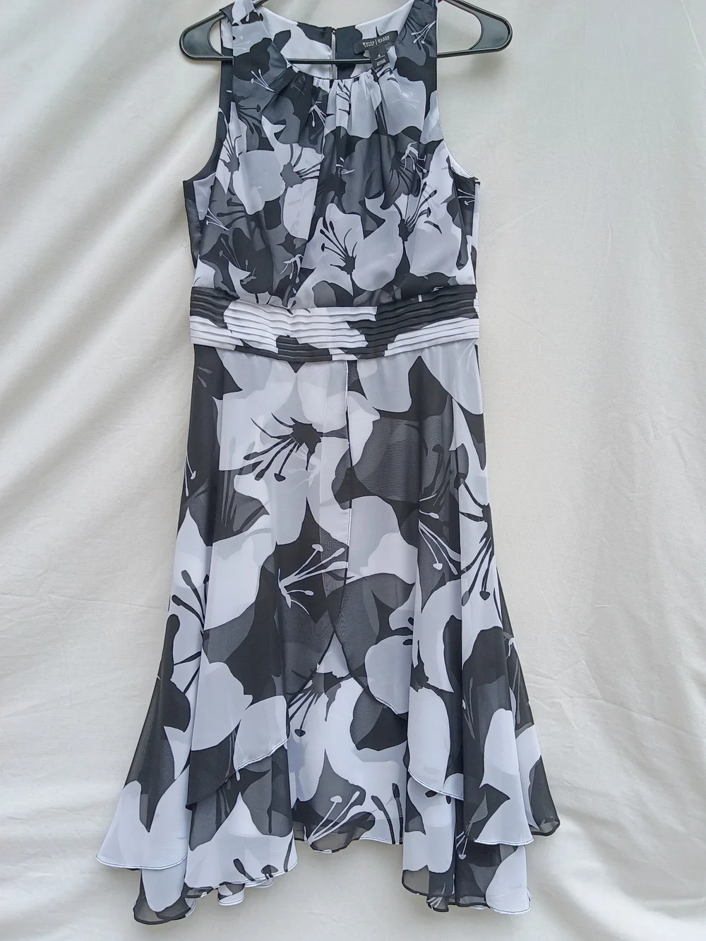 White House Black Market Black & White Floral Tiered Midi Dress - Picture 1 of 6